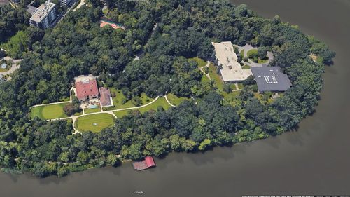 EXCLUSIV Mini-teren de golf cu trei găuri și la reședința oficială a președintelui Iohannis de la Vila Lac 3, nu doar la Neptun