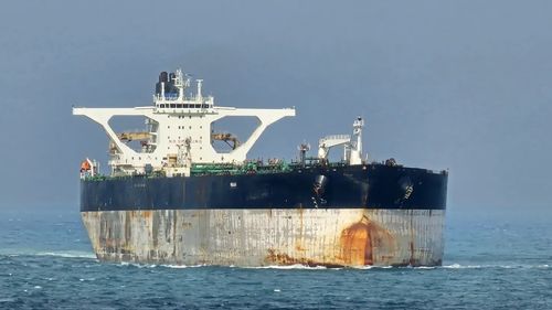 Aviația militară britanică (RAF) urmărește un petrolier din umbră care fuge de blocada petrolieră americană