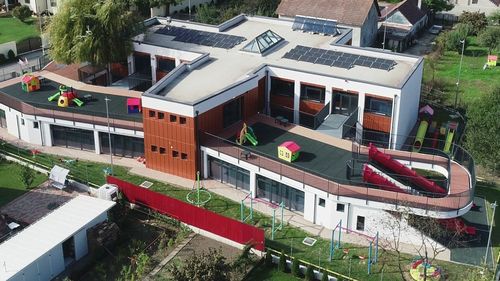 ANALIZĂ: Infrastructura de educație din Regiunea Nord-Vest, reconstruită cu sute de proiecte din fonduri europene, atrase în 20 de ani / Județele Bihor, Bistriţa-Năsăud, Cluj, Maramureş, Satu Mare şi Sălaj au beneficiat de sume record