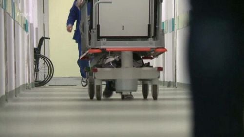 Filmul tragediei din Slatina, unde o pacientă a murit în liftul blocat. Poliţia, anunțată după 48 de ore: „Nu vă e rușine?”