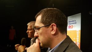 Vlad Voiculescu îl invită pe Nicuşor Dan să semneze un acord privind un candidat unic al USR PLUS la Primăria Capitalei / Nicușor Dan refuză: ”Dacă opoziția va avea un candidat unic și n-o să fiu eu acela, n-o să candidez”