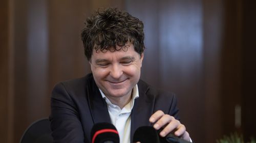 Nicuşor Dan, întrebat dacă i se va retrage sprijinul politic pentru 2024: Până în iunie anul viitor, discutăm administraţie publică, reparăm conducte, cumpărăm troleibuze / Din iunie 2024, discutăm politică zi şi noapte