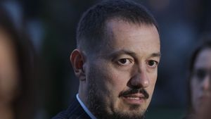 DOCUMENT Inspecţia Judiciară, încă o anchetă disciplinară pentru delict de opinie împotriva unui magistrat / Procurorul militar Bogdan Pîrlog, anchetat pentru că a criticat clasarea dosarului 10 August, pe Predoiu, Hosu şi Scutea