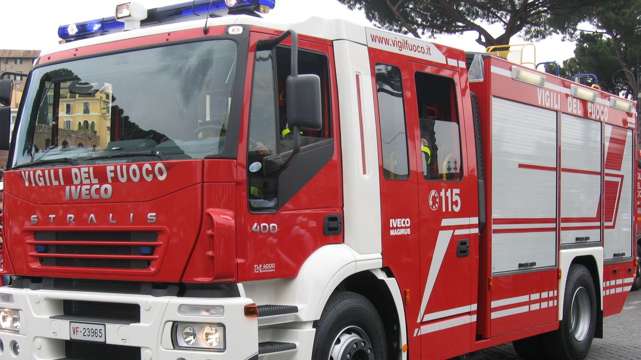 Un mal de pământ s-a prăbuşit peste o locuinţă din Măcin şi a surprins un bărbat / Pompierii din Tulcea au evacuat şase persoane din zonă, printre care şi un bebeluş