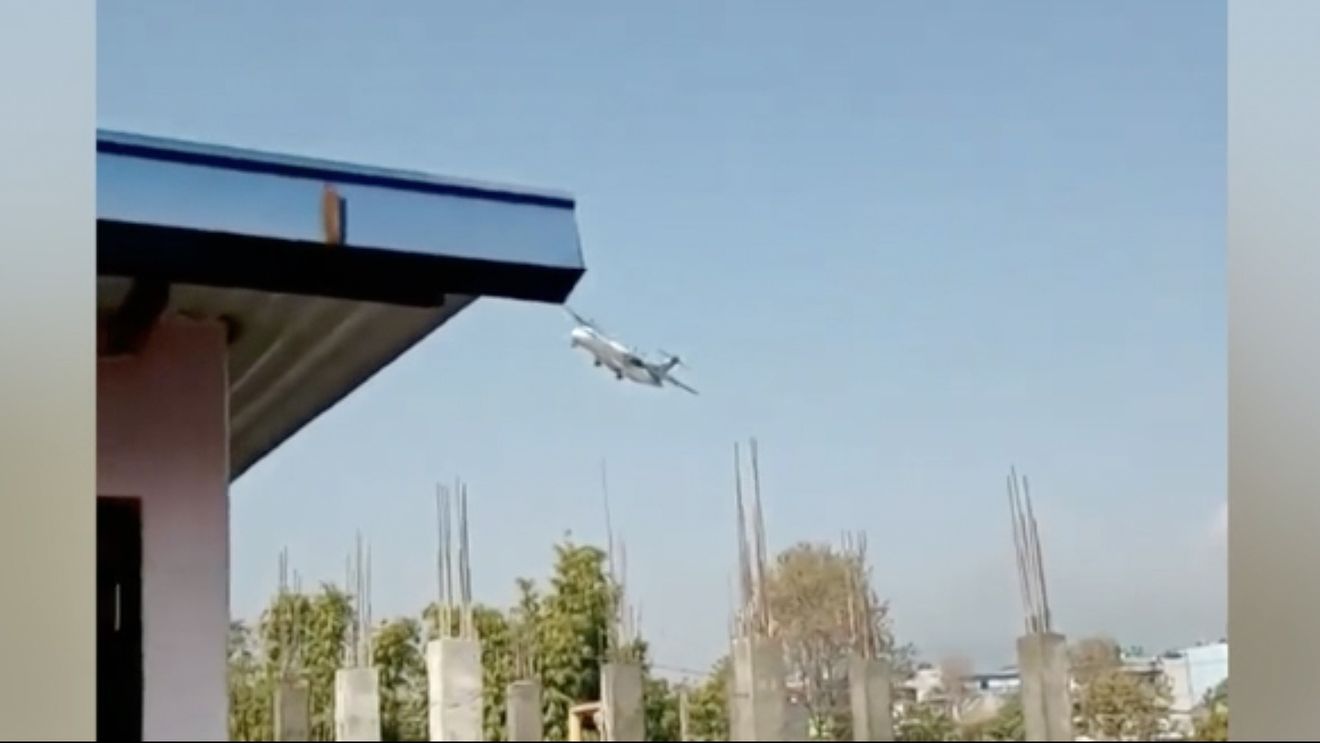 Au fost găsite cutiile negre ale avionului prăbuşit duminică în Nepal / Cel puțin 68 de persoane au murit