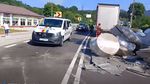 Trafic blocat în Vâlcea, pe Valea Oltului, după ce un TIR s-a răsturnat în urma unui accident cu o mașină