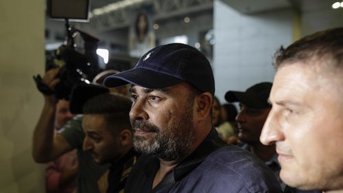 BREAKING: Darius Vâlcov a fost eliberat din închisoare / A părăsit Penitenciarul Focșani într-un Mercedes cu numere de București