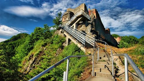 Cetatea Poenari se redeschide marți pentru turiști / A fost închisă după ce o ursoaică a rupt gardul electric de protecţie / Cetatea lui Vlad Ţepeş nu a fost niciodată cucerită