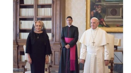 Situaţie jenantă pentru Viorica Dăncilă: ambasadorul Vaticanului în România o contrazice şi spune că vizita Papei va fi anunţată de Preşedinţie