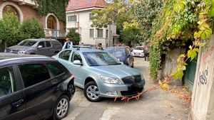 Autovehiculele parcate neregulamentar în sectorul 3 din Capitală nu vor mai fi ridicate dacă şoferii afișează un număr de telefon, răspund la apelul poliţiştilor locali şi eliberează imediat zona blocată