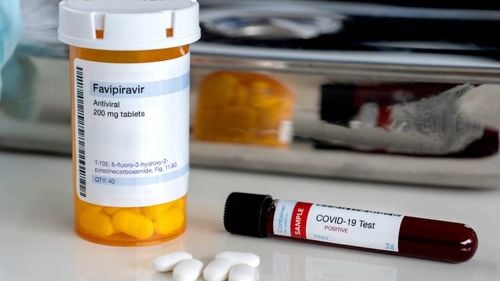 Statul acceptă o donație de 50.000 de tablete Favipiravir anti-Covid de la Terapia Cluj. Sunt importate din India