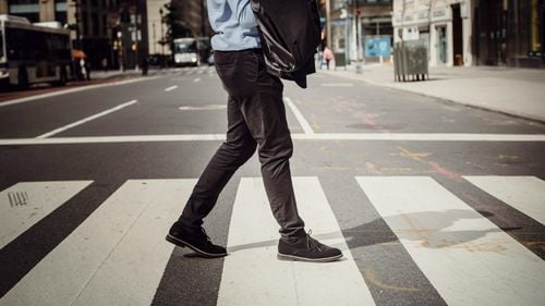 Consiliul Judeţean Bihor alocă până la 10,3 milioane lei, fără TVA, pentru a amenaja 144 de treceri de pietoni / Vor fi iluminate cu leduri care își măresc intensitatea atunci când se apropie un pieton