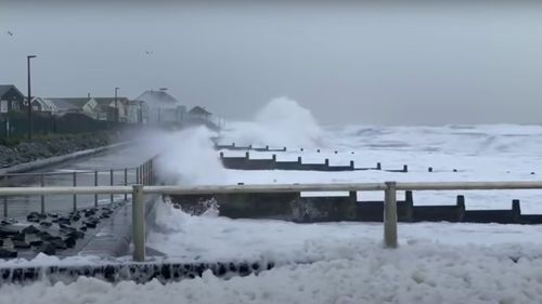 Autoritățile britanice, apel către cetățeni să renunțe la selfie-urile cu furtuna Eunice