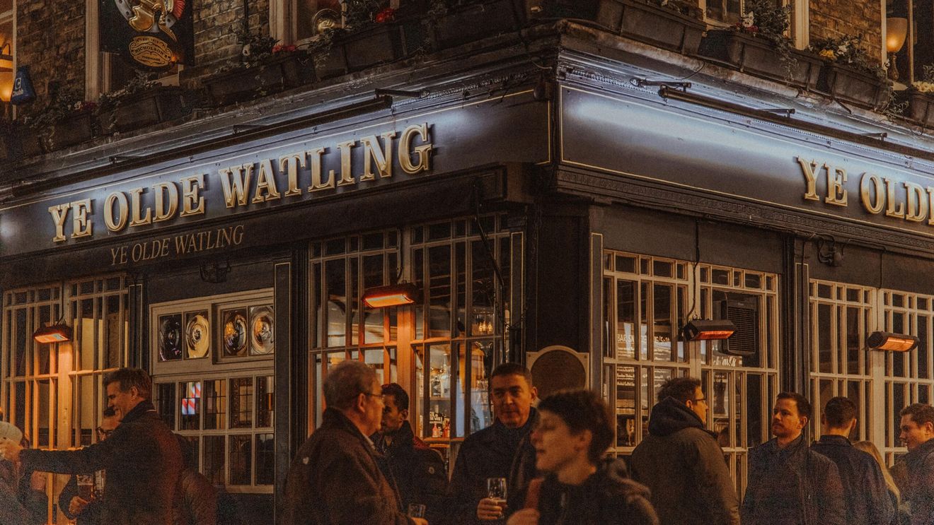 În puburile din Londra, dragostea se prezintă în PowerPoint