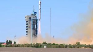 China lansează azi misiunea Tianwen-2 pentru a aduce pe Pământ mostre de pe un asteroid apropiat