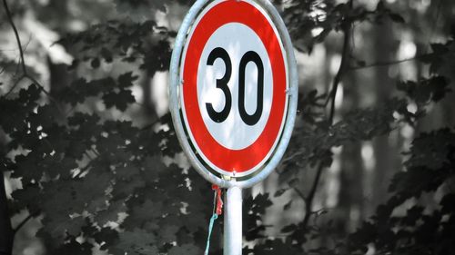 Amsterdam va reduce limitele de viteză la 30km/h pentru a îmbunătăți siguranța rutieră