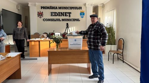 Alegătorii din Republica Moldova l-au sprijinit covârșitor pe Nicușor Dan în scrutinul prezidențial. Acest lucru nu trebuie uitat, nici de clasa politică de la București, nici de românii originari din România