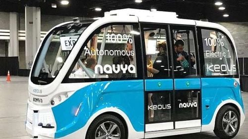 VIDEO Un ONG american din domeniul medical folosește mașini autonome pentru transportul probelor recoltate de la pacienții suspecți de coronavirus