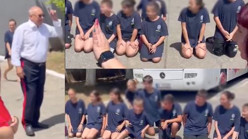 VIDEO 21 de elevi, dintre care 12 fete, puși în genunchi de profesorul lor să-și ceară iertare, la un concurs organizat de Inspectoratul Școlar Olt și Ministerul Educației la Slatina