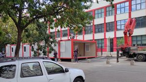 Demisie în bloc a directorilor de la cea mai mare școală din București – Hamburg 195 / Peste 230 de părinți merg în instanță și acuză haos înainte de începerea școlii
