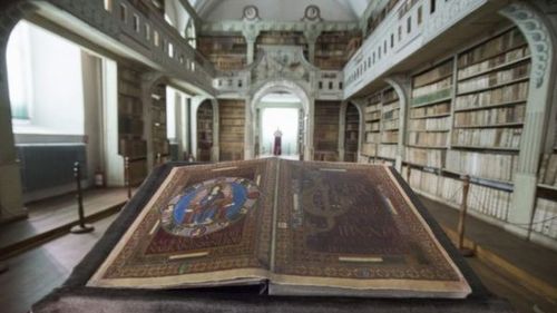 Manuscrisul CODEX AUREUS, cel mai valoros manuscris medieval din România / UNESCO certifică recunoaşterea internaţională a manuscrisului aflat în Biblioteca Batthyaneum din Alba