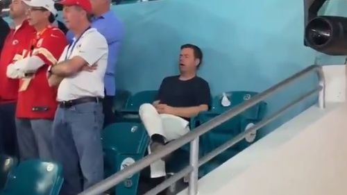 VIDEO Cel mai scump somn din istorie. Cât a costat biletul unui suporter care a adormit în timpul Super Bowl