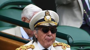 Ministrul Apărării, despre Ilie Năstase care a fost prins din nou băut la volan: Putem să găsim un format în care să sancţionăm acest lucru / Ilie Năstase are gradul de general-maior (cu 2 stele) în retragere