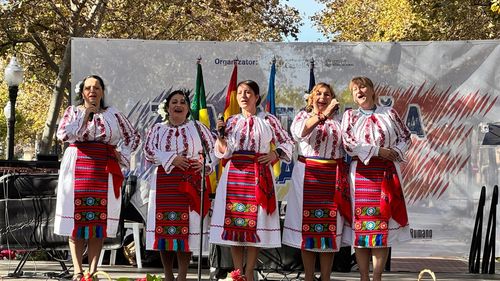 VIDEO&FOTO Cum au petrecut românii din Castellon de la Plana de Ziua Națională / Orașul spaniol s-a umplut duminică de steaguri, cântece și mâncare tradițională românească