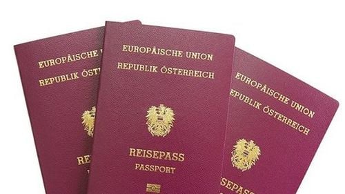 Austria retrage cetățenia unui ucrainean din cauza unei dispute privind imnul național. Martorului lui Iehova i s-a retras pașaportul după ce a refuzat să cânte din motive religioase în timpul ceremoniei sale de naturalizare din octombrie