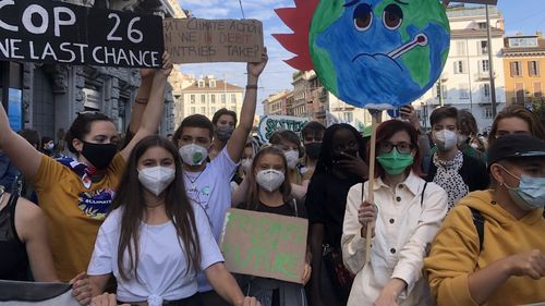 Activista suedeză Greta Thunberg a defilat alături de sute de tineri la Milano, pentru protejarea climei