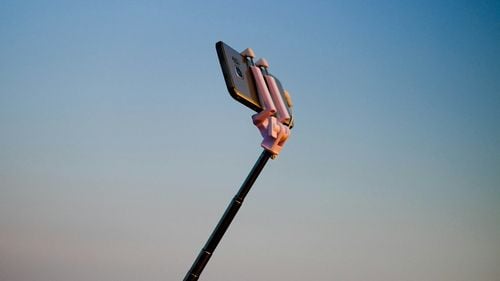 Un bărbat este anchetat în Spania după ce a turnat apă pe picturi rupestre antice pentru a obţine o fotografie mai clară pentru reţelele sociale