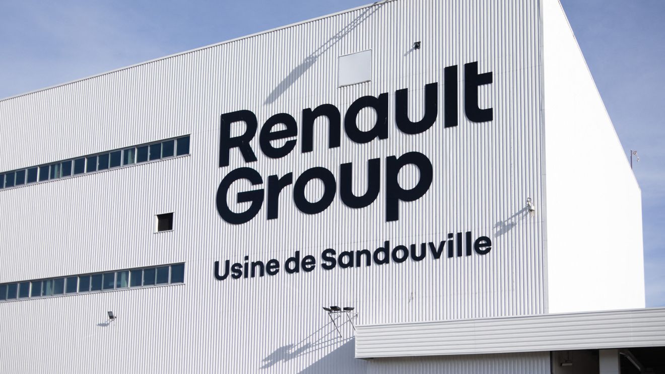 Renault concediază până la 2.400 de angajaţi în contextul intensificării concurenţei din China