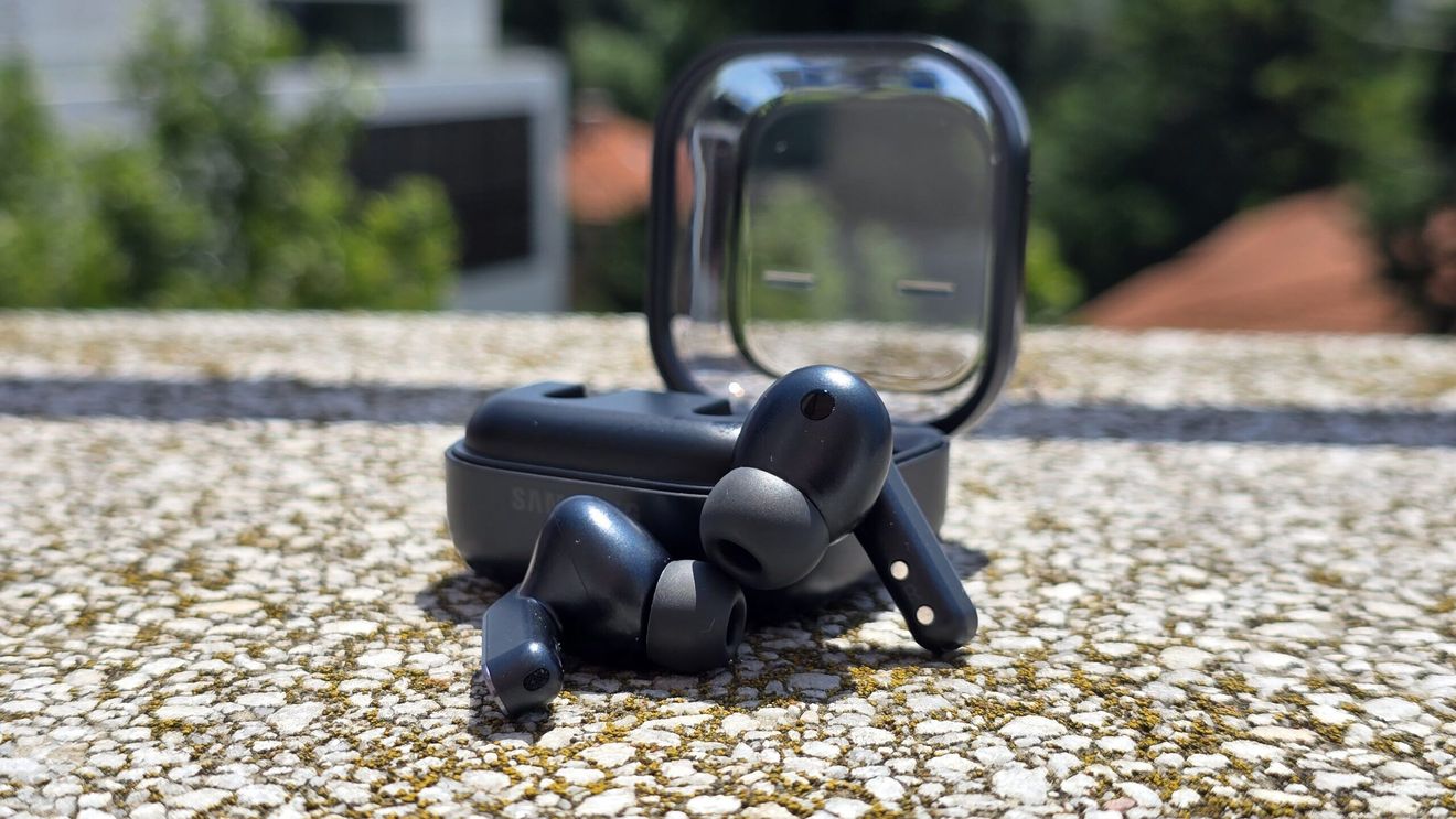 REVIEW | Samsung Galaxy Buds 4 Pro: Aproape tot ce îți poți dori de la niște căști wireless premium / Care sunt punctele slabe?