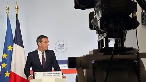 Purtătorul de cuvânt al guvernului francez, ''şocat'' de remarcile la adresa femeilor făcute de Gérard Depardieu/ Președintele Macron l-a lăudat pe marele actor care ”face mândră Franța”