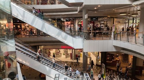 Studiu: Un milion de români merg la mall în fiecare zi / Generaţia Millennials, prima în topul vizitatorilor, în Bucureşti / ”Mall-urile se transformă în centre de lifestyle”