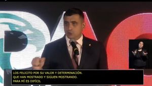 VIDEO George Simion s-a lăudat în Mexic că este viitorul președinte al României și a acuzat statele democrate europene de „o nouă formă de marxism şi leninism” / El a admis că în România partidul său e considerat extremist