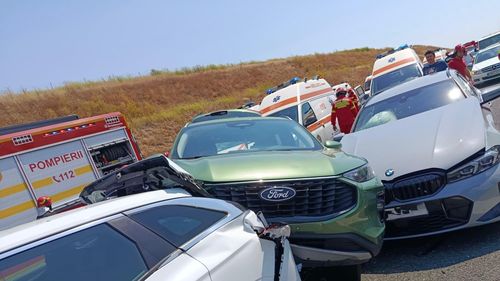 VIDEO Plan roșu activat pe Autostrada Soarelui, la km 171 pe sensul spre București, în urma unui accident în lanț / Trafic blocat / Persoanele implicate, evaluate la fața locului