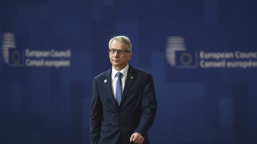 Premierul bulgar Nikolai Denkov demisionează conform înţelegerii politice, dar în coaliţia de la Sofia domneşte confuzia