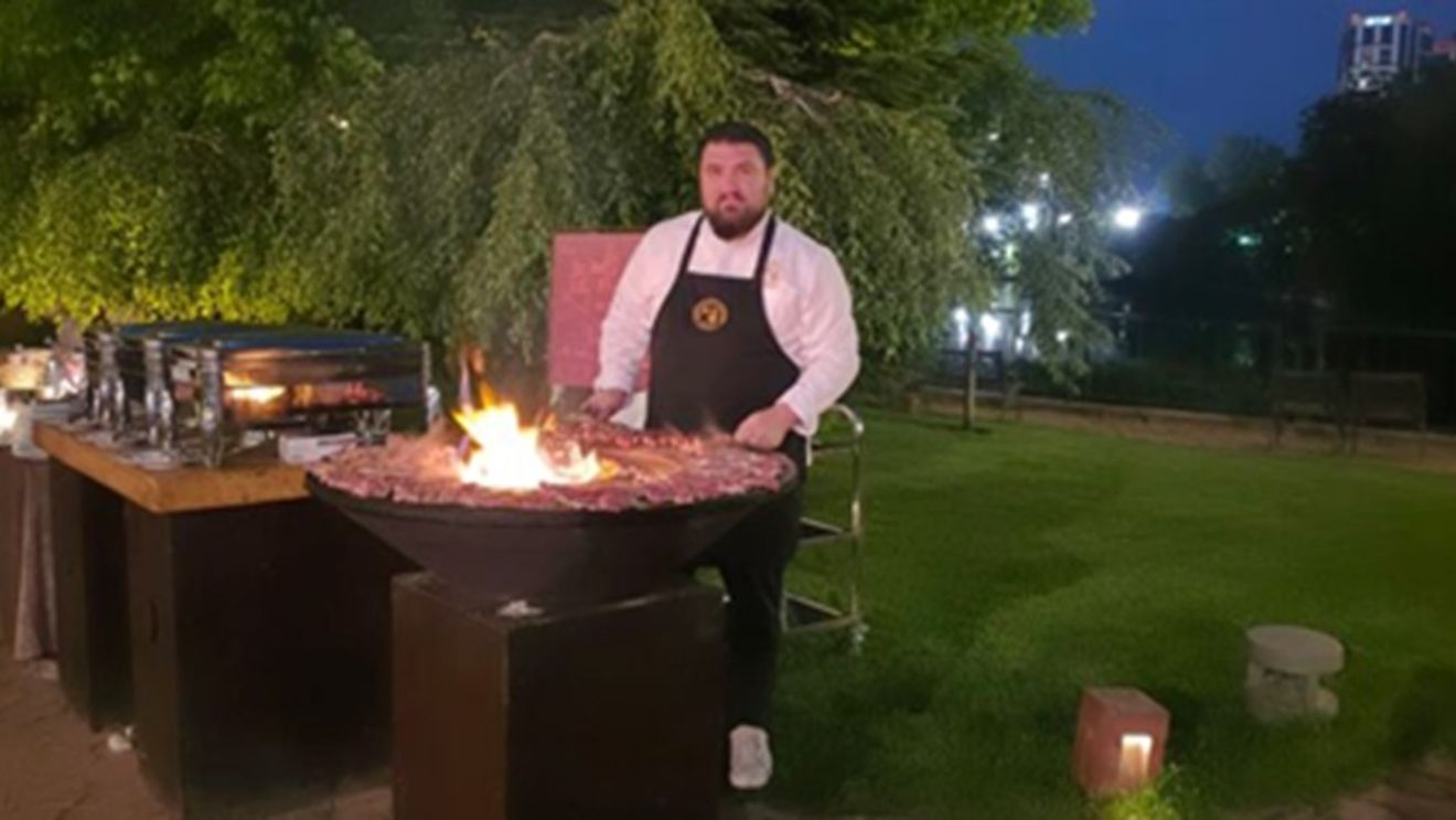 VIDEO | Chef fără secrete | „Ca să ajungem să fim bucătari moderniști, trebuie să avem cartea într-o mână și cuțitul în cealaltă” / Chef Cristian Paterău, despre disciplină, educație și presiunea din bucătăriile moderne