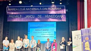 VIDEO Mai multe organizații masonice au premiat elevi și profesori din Deva, în parteneriat cu Inspectoratul Școlar Hunedoara și cu Alianța Timișoara Universitară / Atât șefa ISJ, cât și prorectorul Universității de Vest, sunt membri ai unor organizații masonice
