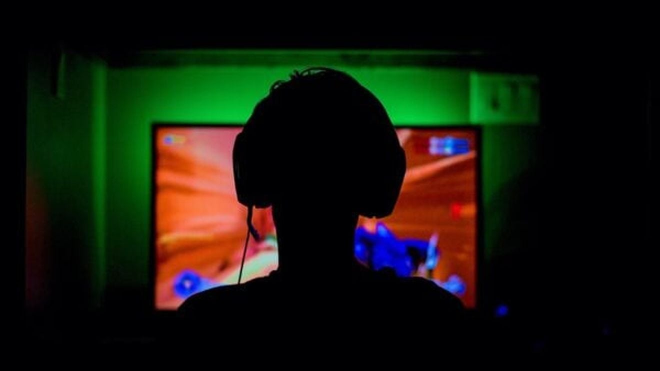 Copiii sunt racolaţi pe platformele de jocuri video să comită acte de violenţă în numele mafiei sau în războiul hibrid, avertizează Europol