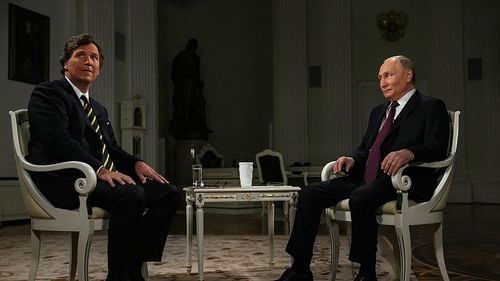 Tucker Carlson a făcut un interviu cu Serghei Lavrov, ministrul rus de Externe / Concediat inclusiv de Fox News, controversatul jurnalist adept al conspirațiilor a făcut un interviu și cu Putin, fără să-l pună în dificultate pe dictatorul rus