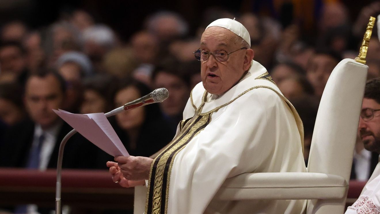 Cum a devenit Papa Francisc un fashion icon neașteptat