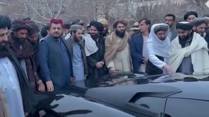 Talibanii au prezentat primul autoturism sport fabricat în Afganistan / Are motor Toyota, iar caroseria e inspirată din modelele Bugatti