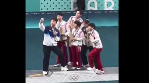 Jocurile Olimpice: Selfie pe podium al jucătorilor de tenis de masă nord-coreeni şi sud-coreeni, deși țările lor se află în război