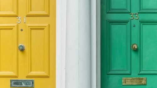 STUDIU: Românii se întâlnesc tot mai rar cu vecinii și prietenii. Frecvența scade mai ales la cei cu studii superioare