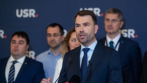 Drulă: ANI să verifice zborurile Nordis ale lui Ciolacu, Grindeanu și Simonis pentru că în declarațiile lor de avere bate vântul la secțiunea „cadouri, servicii, avantaje”. Când eu mi-am vândut o parte din acțiunile de la Zipline inspectorii ANI au fost extrem de meticuloși