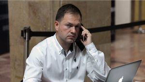 SURSE Iosif Buble, proprietarul site-ului Știripesurse, este jurnalistul prezent în restaurantul în care luau masa în același timp fostul adjunct al SRI, Florian Coldea, Vasile Dâncu și un deputat PSD