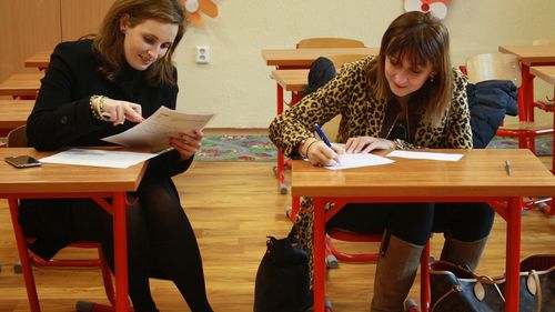 Relațiile bune și încrederea între profesori și părinți nu mai sunt un lux, ci o necesitate pentru copiii care trebuie să recupereze învățarea în criza coronavirus – analiză OECD