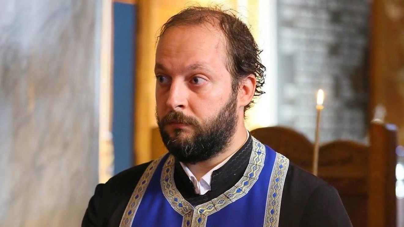 Un preot cercetător la UBB promovează mesaje anti-vacciniste pe facebook, prin pagina propriei parohii. Alți preoți l-au atenționat în comentarii că promovează un comportament greșit